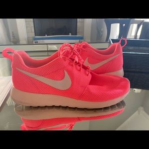 Pink Nike Rosche Runs